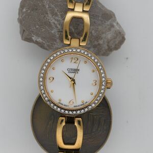 Citizen Quartz Gold Tone Ladies Watch 23mm Crystal Bezel Bracelet Running